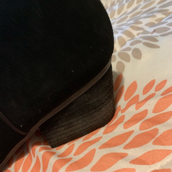 Black boots - Picture 2 of 5